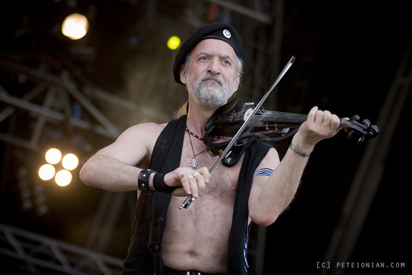 2009-06-19_Nova Rock_Gogol Bordello_IMG_2112