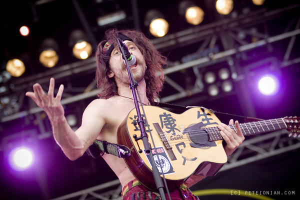 2009-06-19_Nova Rock_Gogol Bordello_IMG_2173