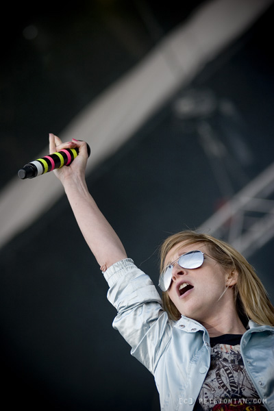 2009-06-21_Nova Rock_Guano Apes_IMG_3428