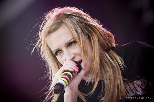 2009-06-21_Nova Rock_Guano Apes_IMG_3446